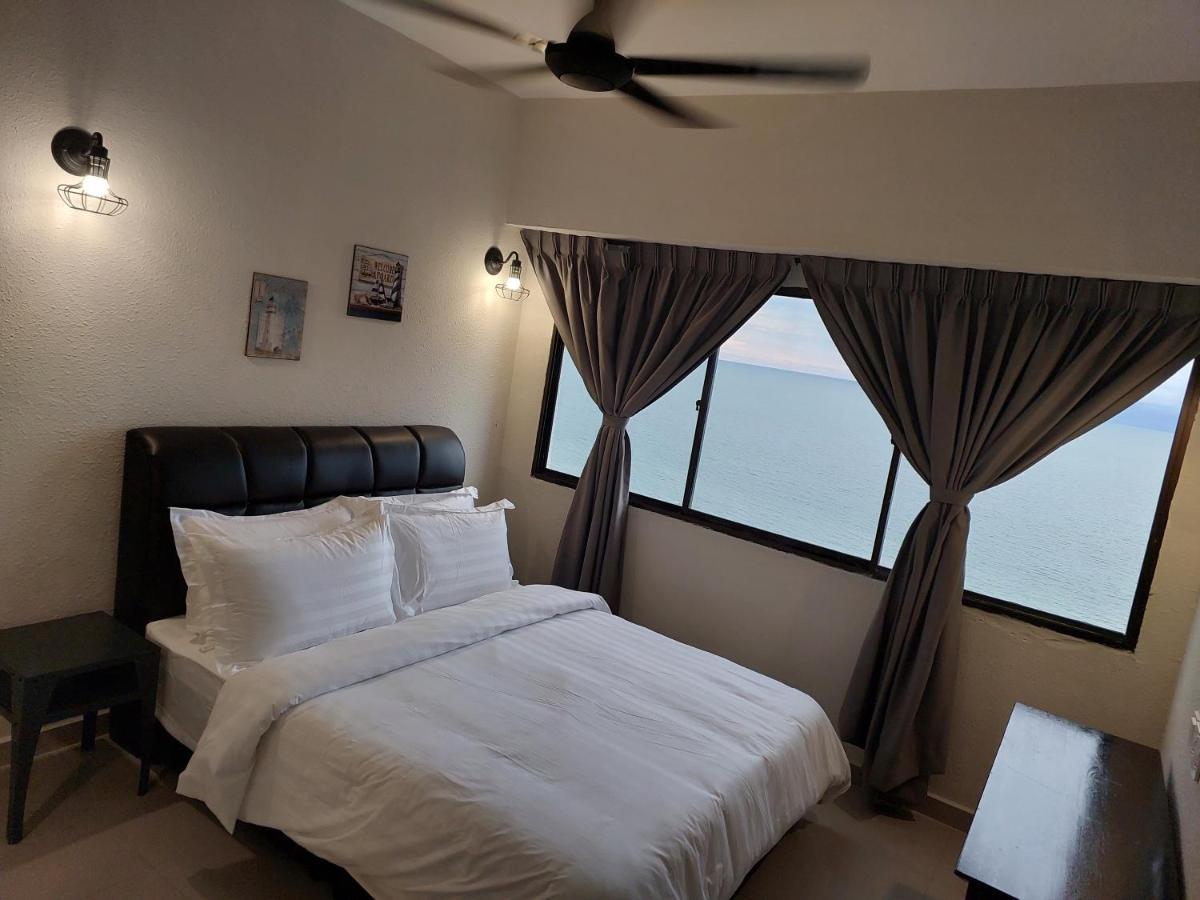 Batu Ferringhi Luxury Seaview Suite - 3Br Room photo