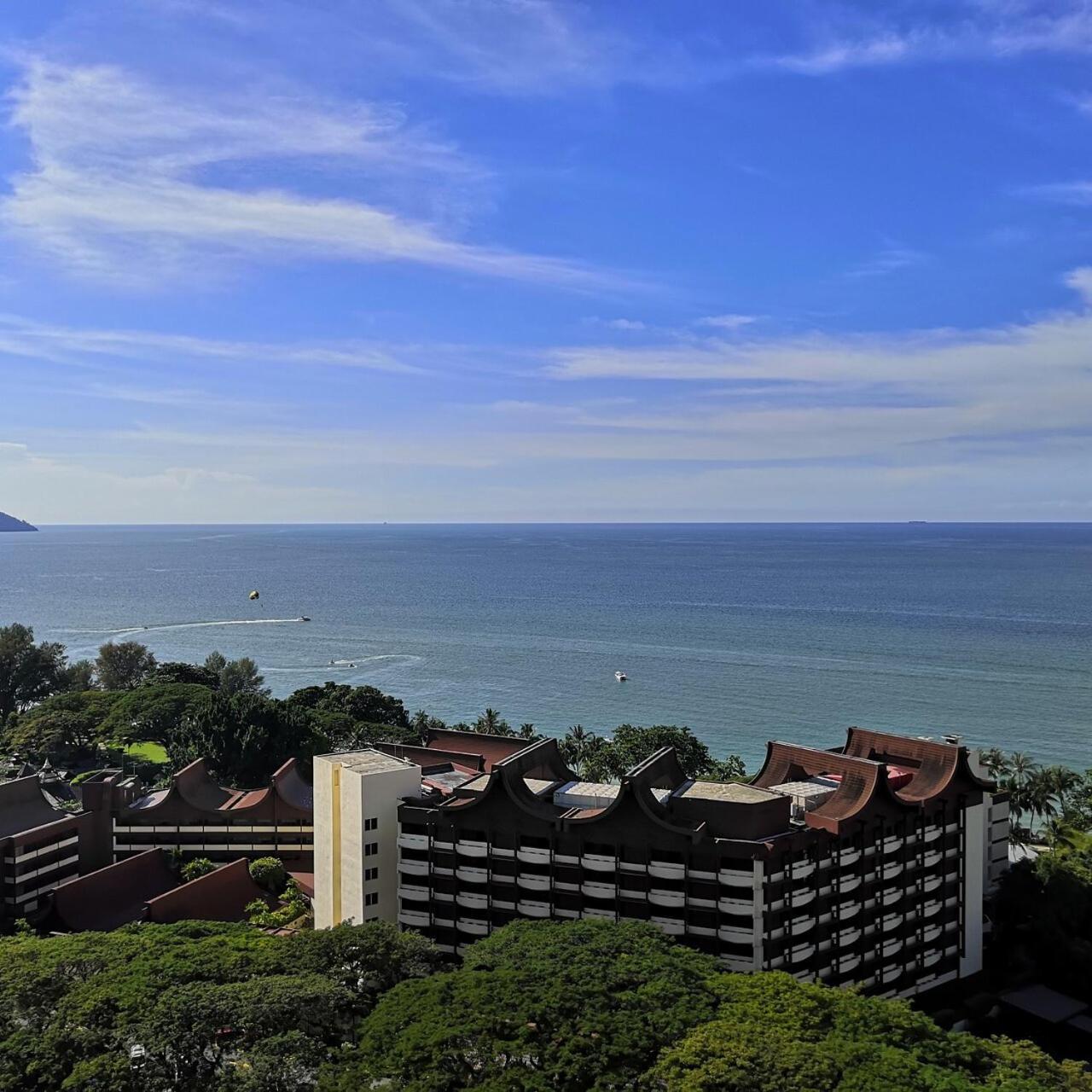 Batu Ferringhi Luxury Seaview Suite - 3Br Exterior photo